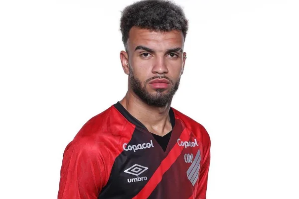 Foto colorida do jogador Jair Diego Alves de Brito, conhecido como Jajá - Metrópoles