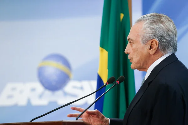 Temer pede R$ 2 bilhões para Educação, Saúde e Desenvolvimento Social
