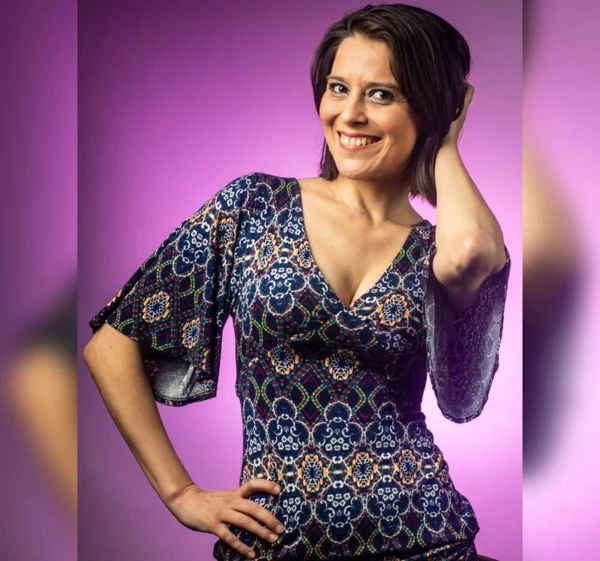 Imagem colorida da cantora Alessandra Terribili