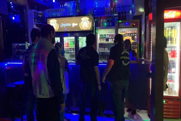 Manaus: 32 bares são fechados por descumprir medidas contra Covid-19