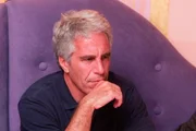 Jeffrey Epstein, acusado e preso por abusar de meninas de 14 anos e por operar uma rede de exploração sexual