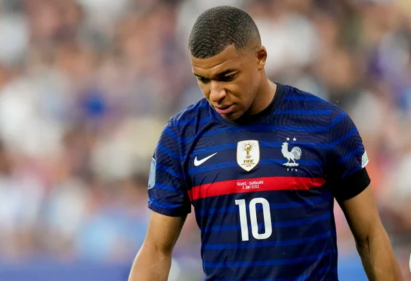 Kylian Mbappé, atacante da seleção francesa, durante partida contra Dinamarca pela Nations League