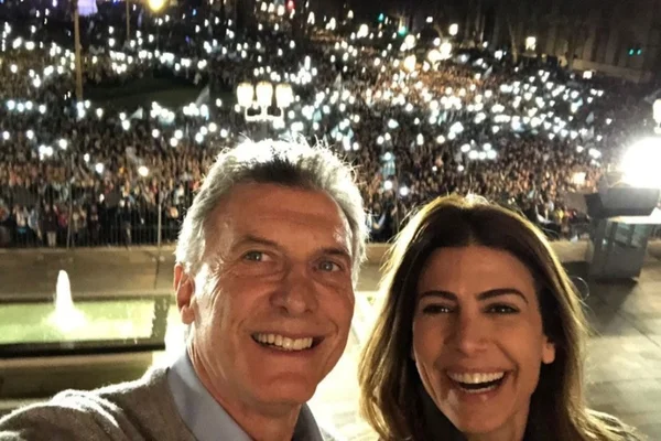 Ato reúne milhares de pessoas em apoio a Macri na Argentina
