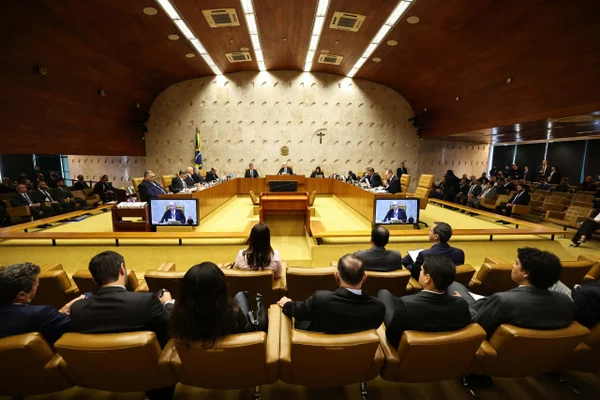 O Supremo Tribunal Federal STF sessão extraordinária investigação contra Alexandre de Moraes mensagens trocadas entre o ministro e Daniel Vorcaro caso Master Metropoles