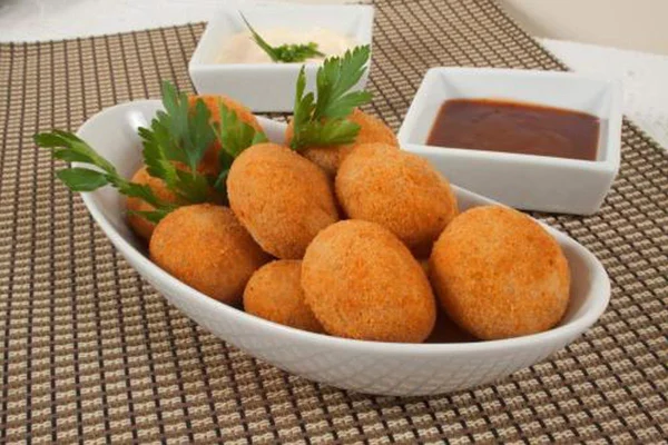 bolinho de camarao