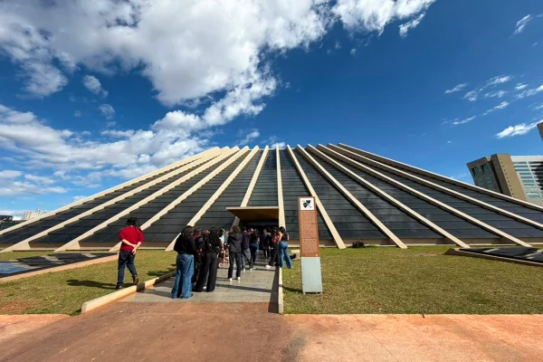Constelações Contemporâneas encanta alunos do Itapoã