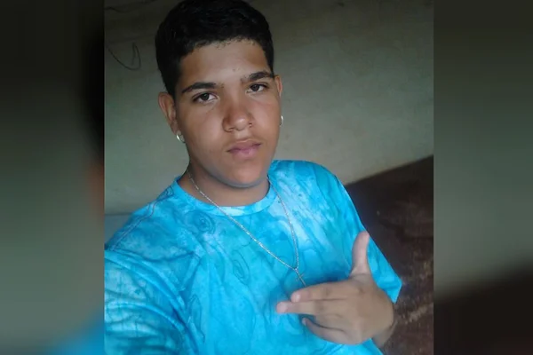 Entorno: aluno que matou professor é indiciado. Escola retoma as aulas