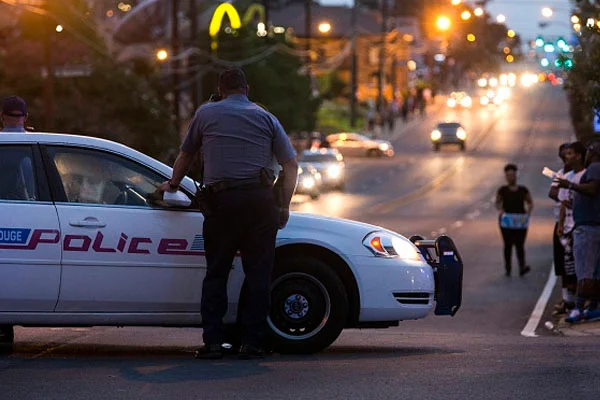 Justiça dos EUA retira acusação contra policiais por morte de negro em Baltimore