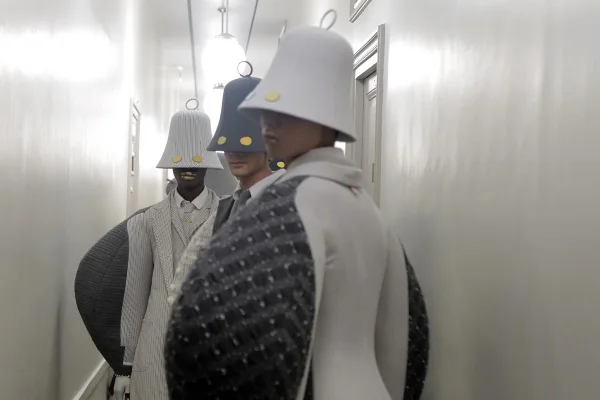 Livro de retrospectiva celebra 20 anos da grife Thom Browne