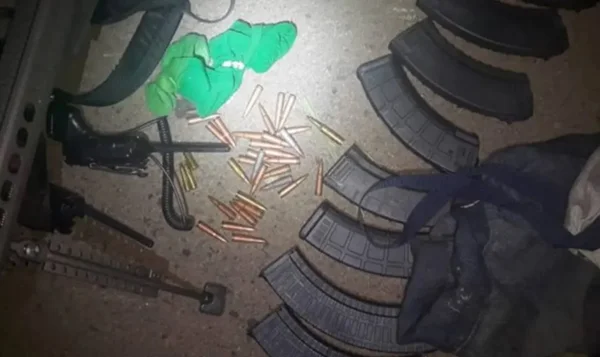 Arma de guerra é apreendida após tentativa de assalto a carro-forte