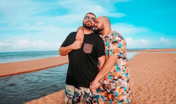 Thiago Abravanel e marido