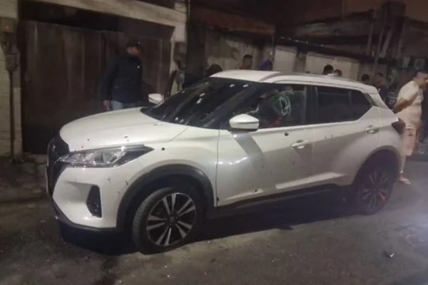 Mãe e filha são fuziladas com mais de 20 tiros dentro de carro no RJ