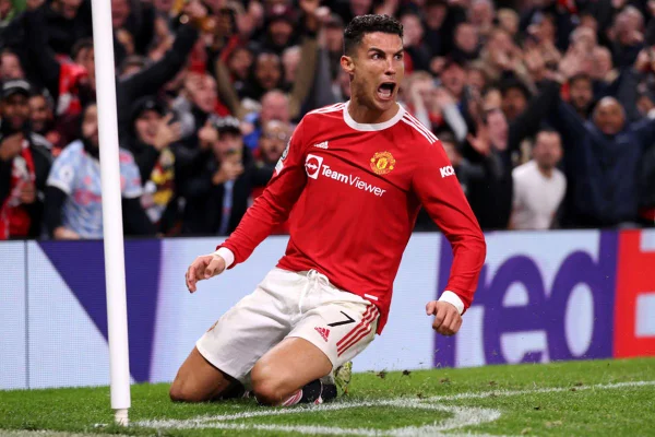 Com mais um gol de CR7 no fim, United derrota Atalanta na Champions