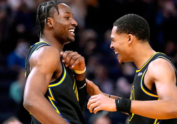 Golden State batem Dallas Mavericks