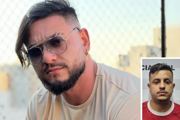 Foto colorida de homem oriental com óculos escuros e camiseta clara - Metrópoles