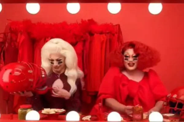 Intervalo do Super Bowl terá estreia de drag queens em comercial