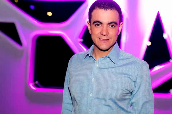 Tiago Correa reúne amigos para noite de cinema
