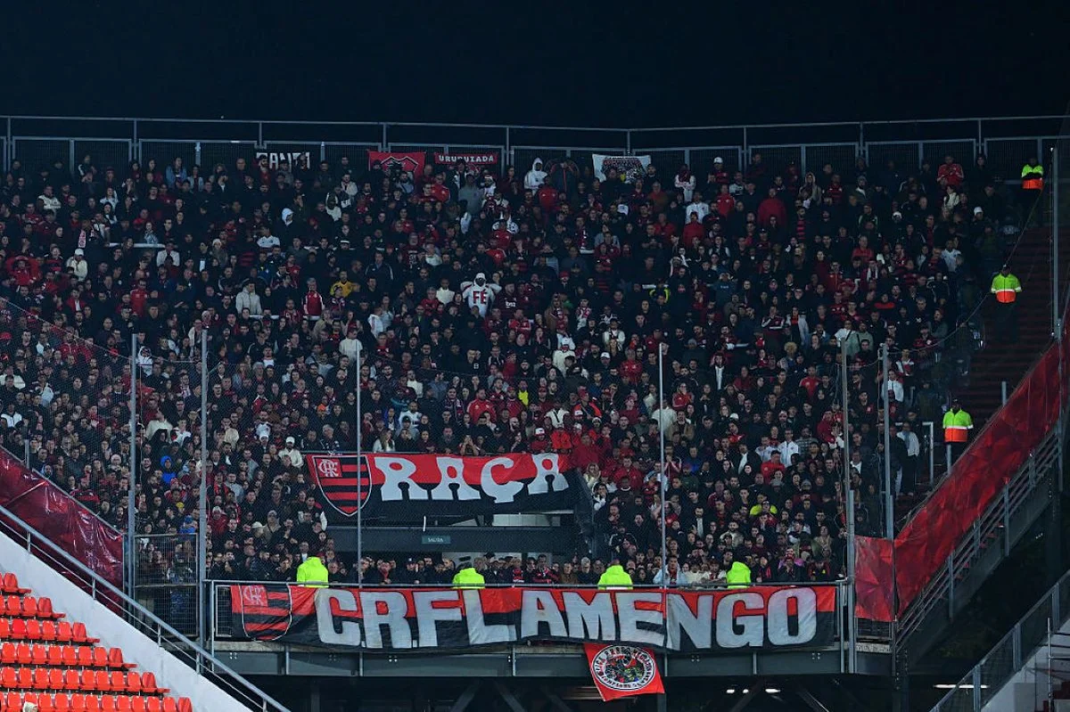 Torcida do Flamengo no setor visitante do Estádio UNO, em 2025 Torcida do Flamengo no setor visitante do Estádio UNO, em 2025
