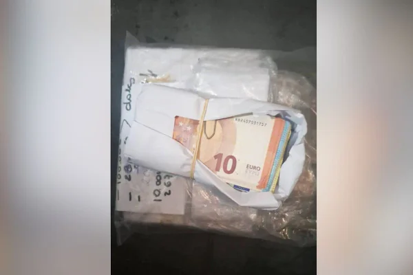 Delegada escondeu R$ 1 milhão em puff por medo de ordem de busca, diz irmã - destaque galeria