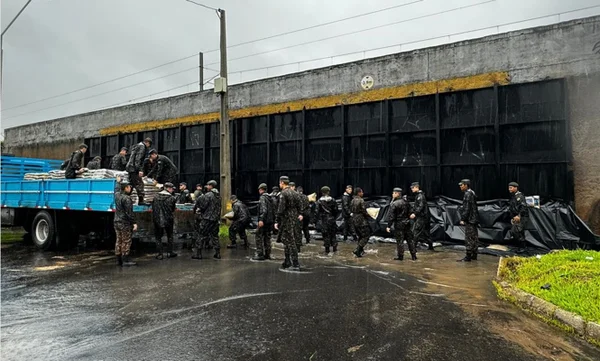 Bloqueio no Guaíba em Porto Alegre