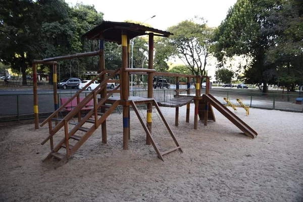 Parquinho onde babá foi atacada em tentativa de sequestro de criança em Brasília - Metrópoles