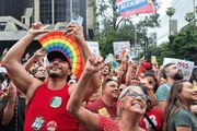 Apoiadores se emocionam ao ver Lula na Avenida Paulista.