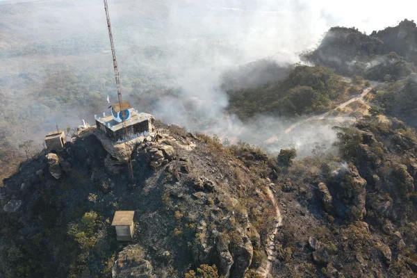 Incêndio atinge Parque dos Pireneus em Pirenópolis. Veja imagens