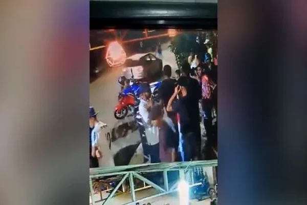 Vídeo: homem não aceita fim de relacionamento e atropela ex-namorada