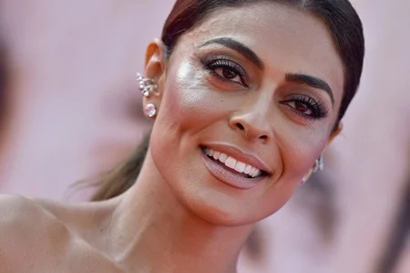 Juliana Paes estrela tutorial de maquiagem da Vogue americana