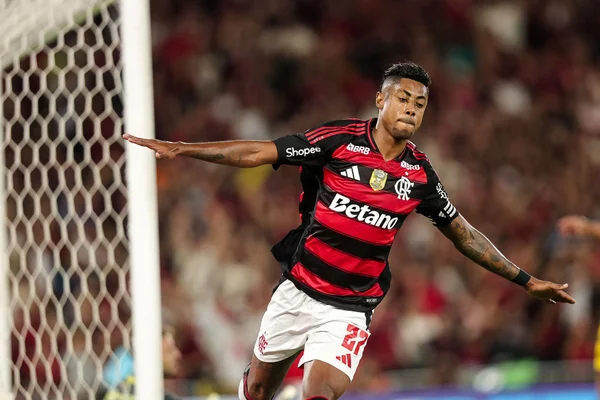 Bruno Henrique comemorando gol diante do Sport