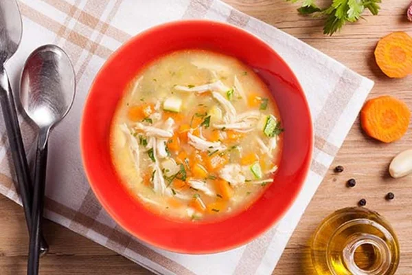 Aprenda receita de sopa detox para emagrecer e limpar o organismo