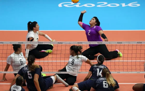 Brasil perde na semifinal e vai lutar pelo bronze no volei sentado