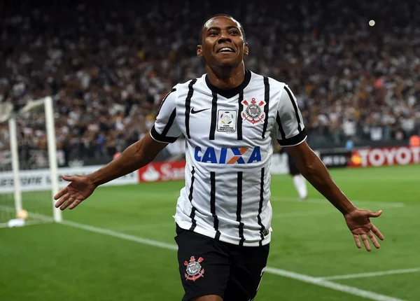 Após confirmar a perda de estrelas no time, Corinthians não garante a permanência de Elias