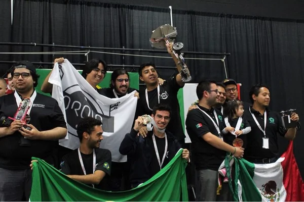 Equipe de engenharia da UnB vence torneio de robótica nos EUA