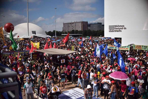 Análise: pela educação, as ruas mudam de cor e põem Bolsonaro à prova