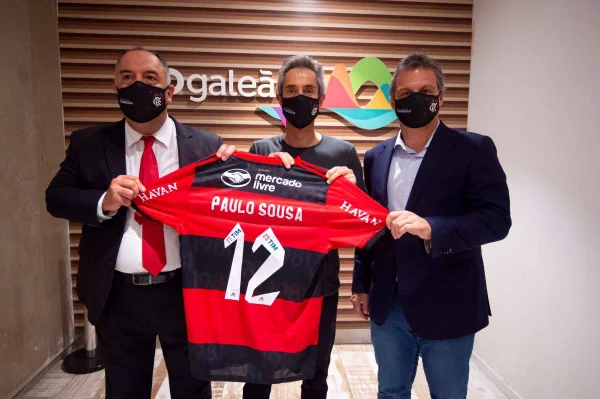 Paulo Sousa, técnico do Flamengo, chega ao RJ: “Estou entusiasmado”