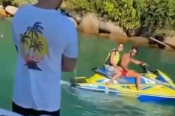 Gusttavo Lima e Andressa são flagrados passeando de jet ski no Rio