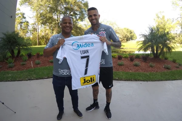 Luan veste a 7 no Corinthians e se espelha em Marcelinho Carioca
