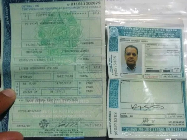 Após 8 reprovações, mulher comemora habilitação com bolo de CNH