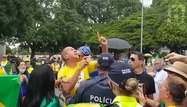 Vídeo: bolsonarista Renan Sena volta a se envolver em confusão na Esplanada
