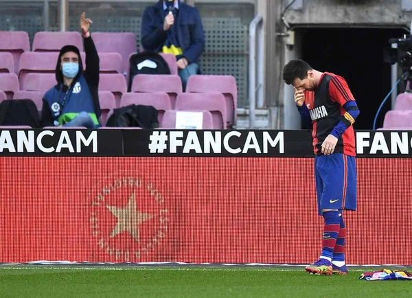 Messi marca golaço, homenageia Maradona e Barcelona goleia Osasuna