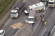 O tráfego chegou a apresentar cerca de 2 quilômetros de congestionamento, mas já foi normalizado e flui sem lentidão no local