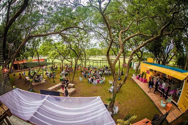 Contém é um espaço descontraído com bons drinques e comida deliciosa