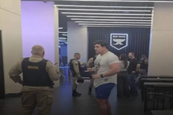 Veja o momento da prisão de empresário em academia após morte de gari
