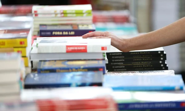 Os livros mais vendidos do primeiro final de semana de Bienal