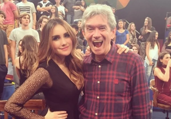 Dulce María fica desconcertada após brincadeira de Serginho Groisman