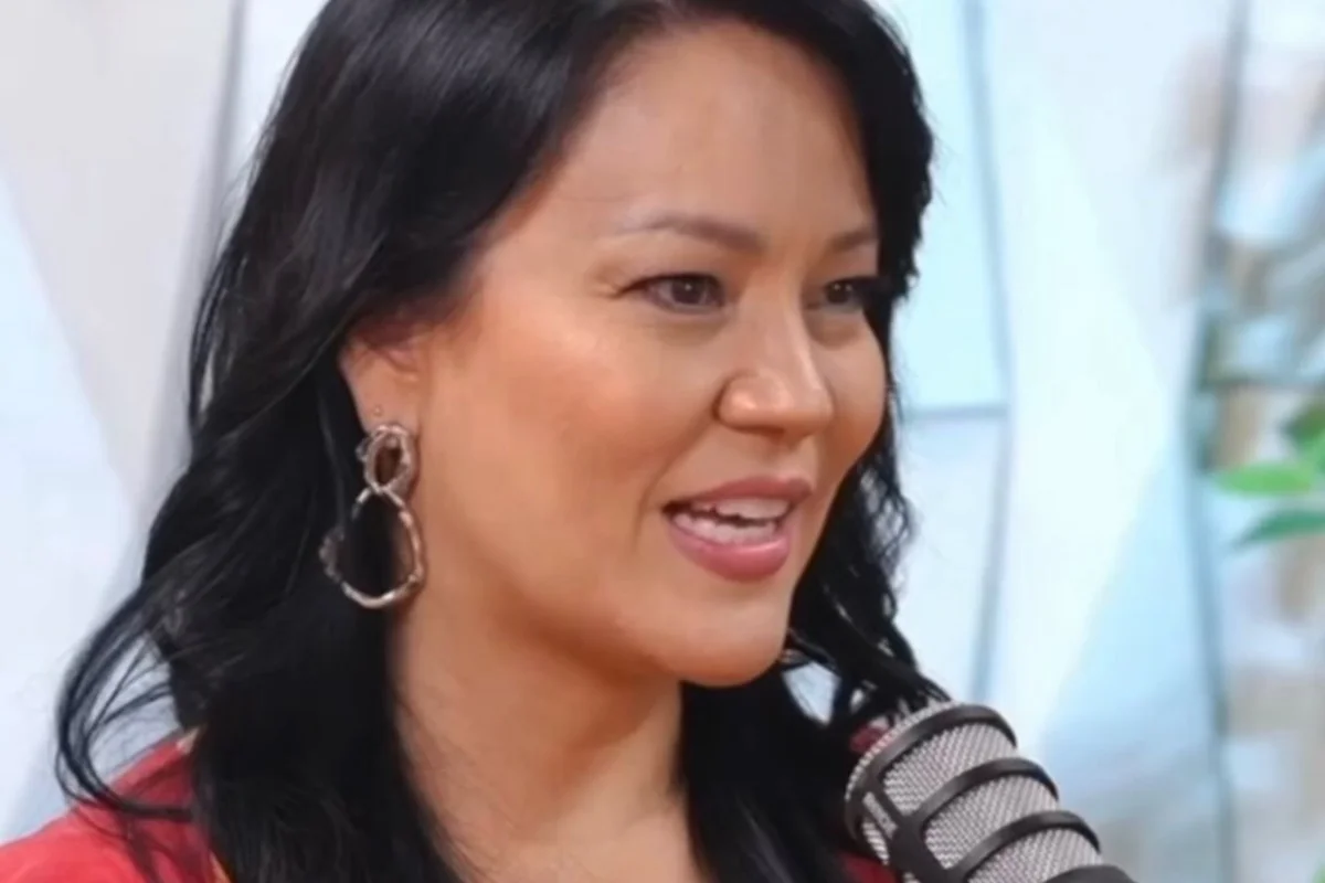 Geovanna Tominaga é clicada durante entrevista Geovanna Tominaga é clicada durante entrevista