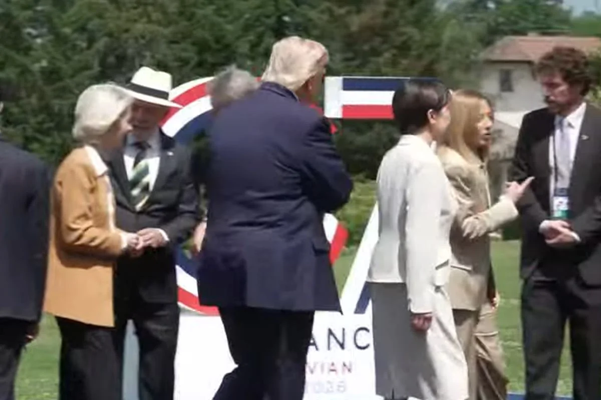 Lula e Trump não se cumprimentam durante "foto de família" no G7 na França Lula e Trump não se cumprimentam durante "foto de família" no G7 na França