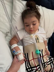 Maria Guilhermina, filha de Leticia e Juliano Cazarré, tem 4 anos e uma sídrome rara