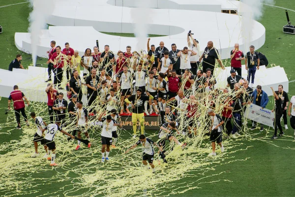 Supercopa: Camarote Metrópoles vibra em jogaço com recorde de público